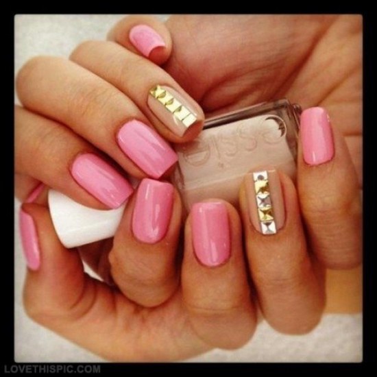 diseños de uñas rosas con dorado