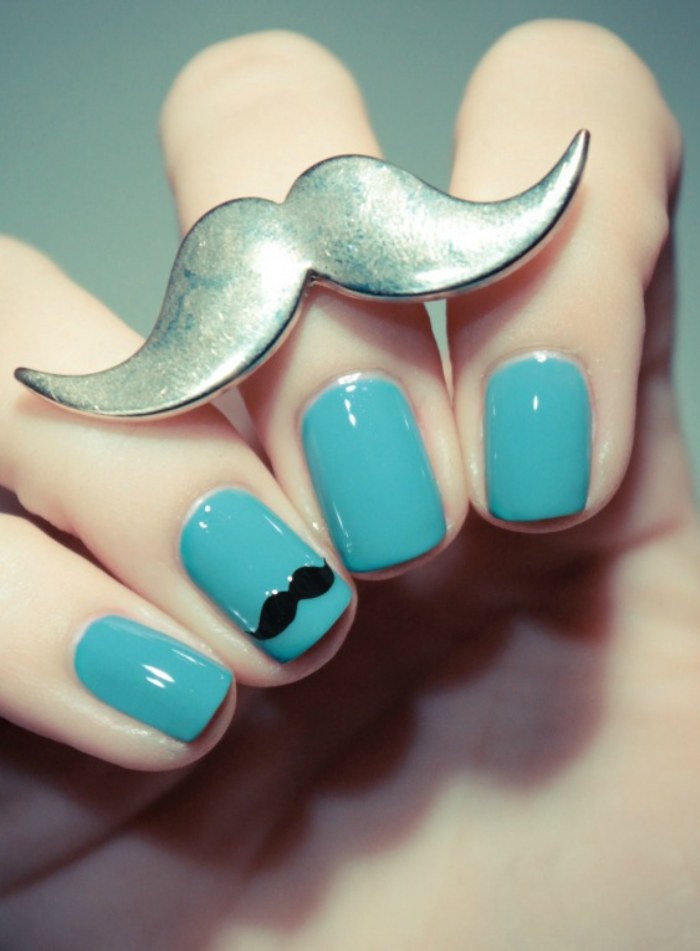mostacho uñas