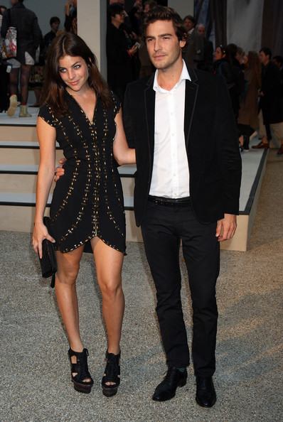 burberryshowredcarpetspringsummer2010muvcbzl05lrl