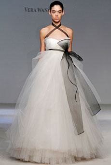 Vestidos de novia con un toque de negro – Tendencias nupciales 2010