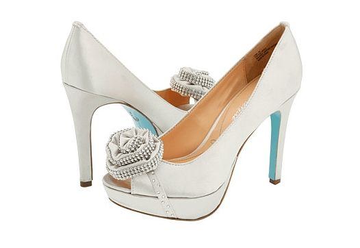 zapatos blancos de moda