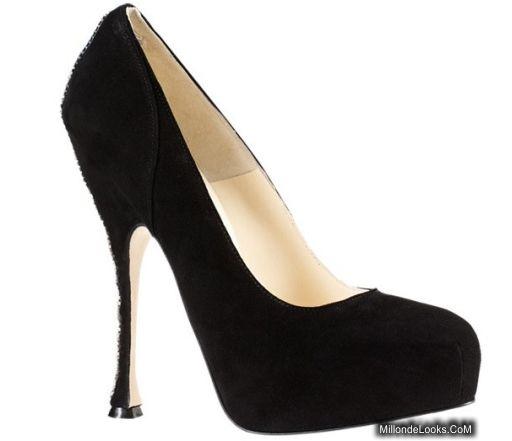 zapatos de distintos colores