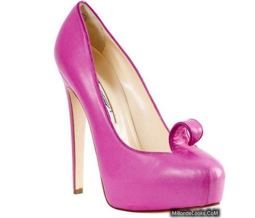 zapatos de distintos colores