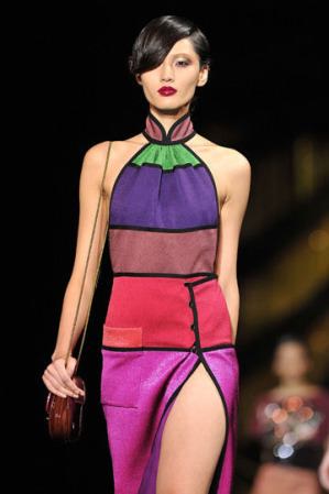 trajes muy coloridos