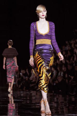 trajes muy coloridos