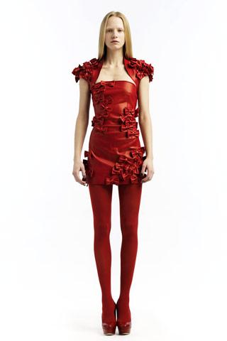 vestidos con detalles dorados