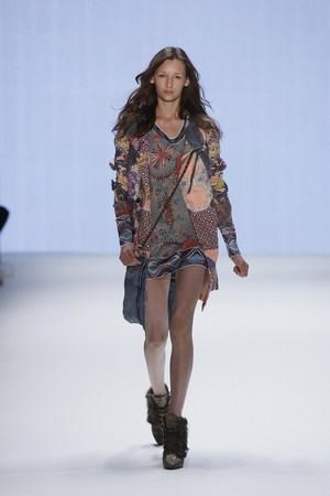 Ropa mujer Primavera Verano 2011 de Custo Barcelona | AquiModa.com