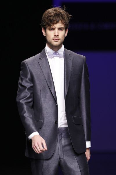 Trajes de novio baratos Hay proveedores de trajes de novio baratos, principalmente ubicados en East Asia. Los principales países proveedores son China (Continental), India y el pakistán, que proveen el 98%,1% y el 1% de trajes de novio baratos, respectivamente.