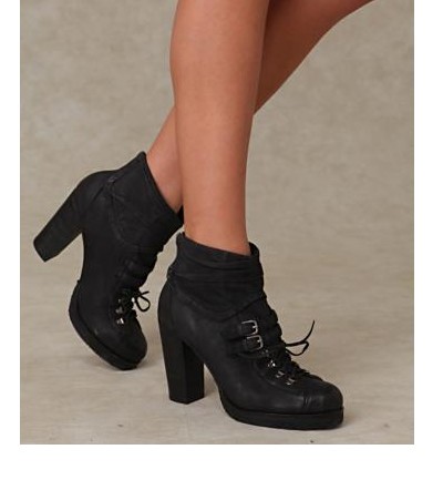 zapatos altos con cordones