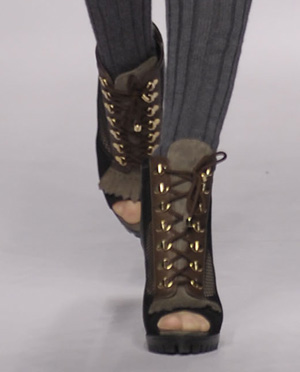 zapatos altos con cordones