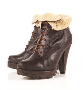 zapatos altos con cordones