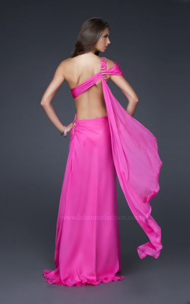 vestidos con escote en la espalda