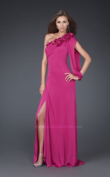 vestidos con escote en la espalda