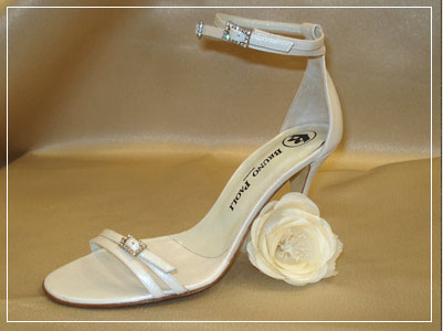 zapatos blancos de moda