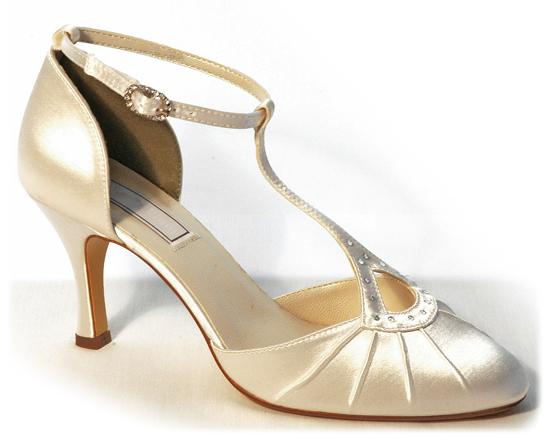 calzados para novias de color blanco y dorado | aquimoda