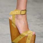 zapatos muy altos de moda