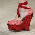 zapatos muy altos de moda