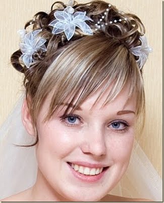 peinados con flores para novias