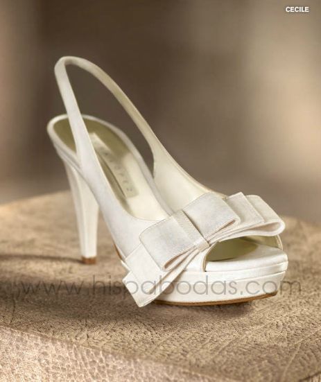zapatos blancos de novia