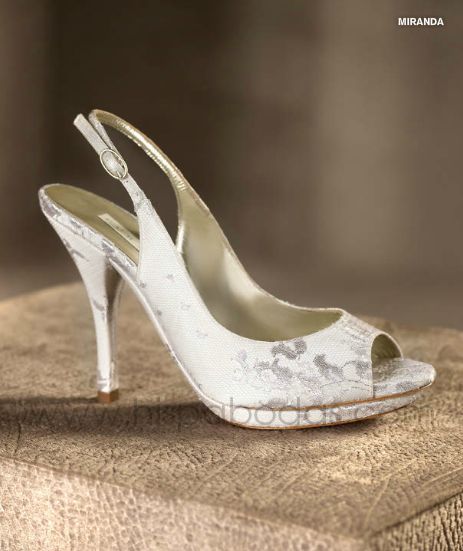 zapatos blancos de novia
