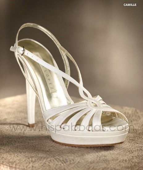 zapatos blancos de novia