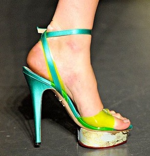 zapatos con hebillas
