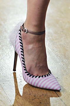 zapatos con hebillas