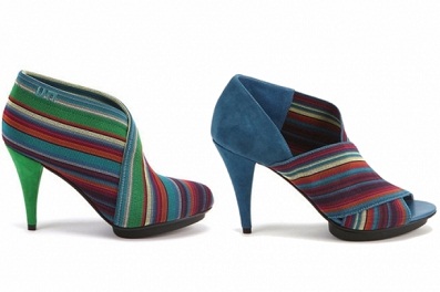 zapatos coloridos casuales