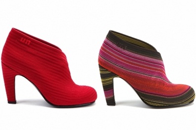 zapatos coloridos casuales
