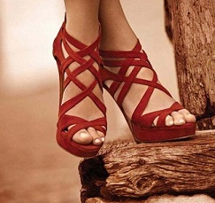 zapatos altos brillantes