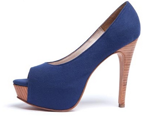 zapatos altos brillantes