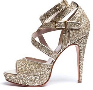 zapatos altos brillantes