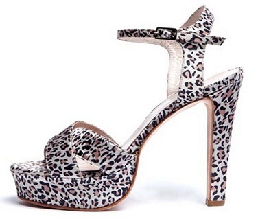 zapatos altos brillantes