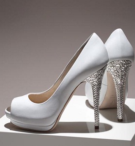 zapatos blancos de novia