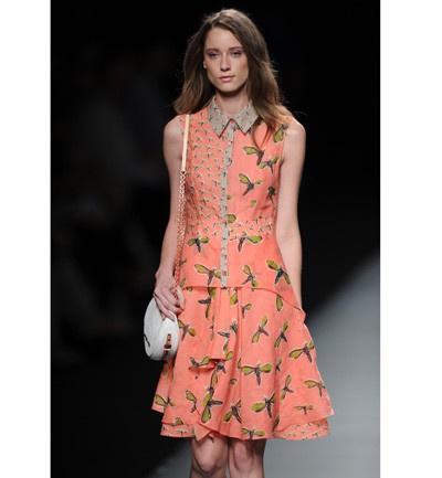 vestidos cortos con volantes