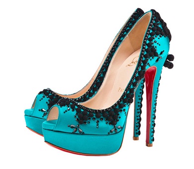 zapatos de colores llamativos