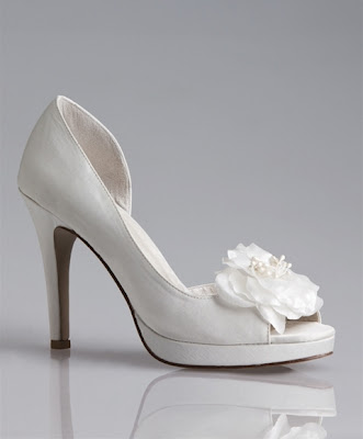 zapatos modernos de novia