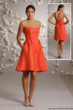 vestidos con escote en la espalda