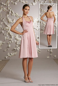 vestidos con escote en la espalda