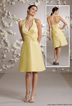 vestidos con escote en la espalda