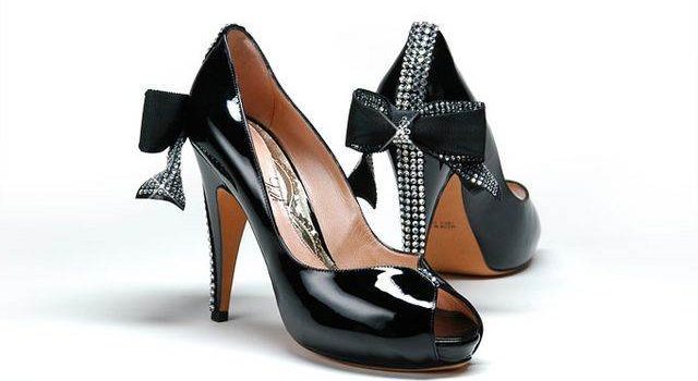 zapatos negros altos