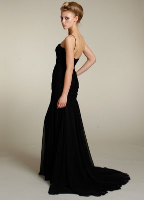 vestidos negros con escote espalda