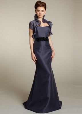 vestidos negros con escote espalda