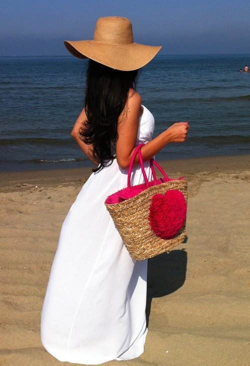 Vestidos elegantes y especiales para la playa | AquiModa.com