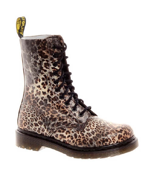 zapatos con manchas leopardo