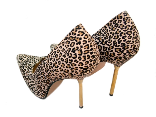 zapatos con manchas leopardo