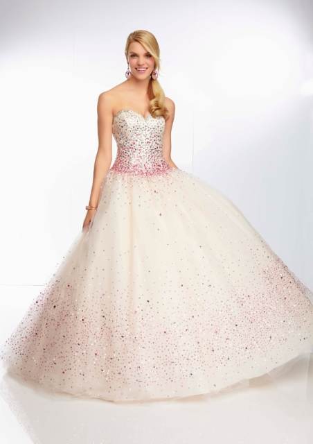Vestidos de XV años con pedrería Vestidos de XV años con pedrería