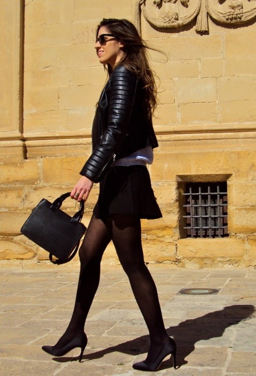 chaqueta cuero negro outfits