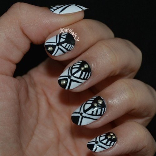 diseños uñas blanco y negro