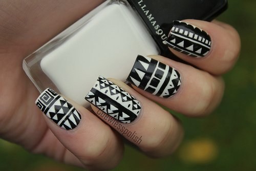 diseños uñas blanco y negro